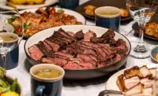 Острый панкреатит и тяжелое похмелье: врачи рассказали о главных опасностях новогодней ночи