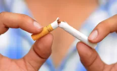 Учёные: Третичное курение разрушает печень и мозг человека