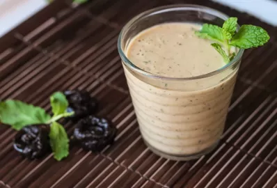 Коктейль с отрубями и черносливом