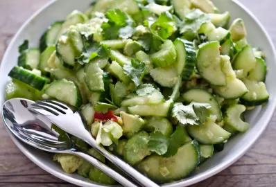 Зелёный салат для свежести кожи