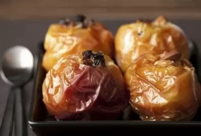 Печёные яблоки с творогом и бананом