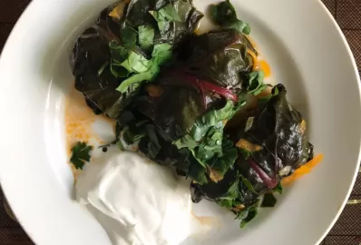 Долма из листьев мангольда