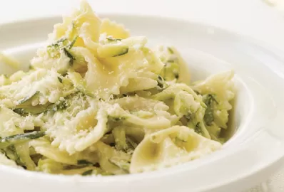 Фарфалле с тофу и морской капустой