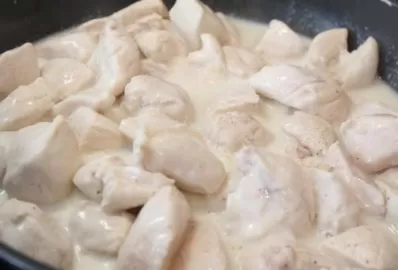 Филе индейки в йогурте с брокколи и цветной капустой