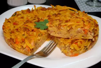 Нетрадиционная фриттата с фаршем и спагетти