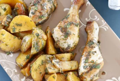 Медовые голени с овощами