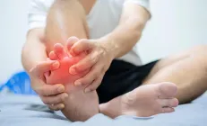 Подагра и печень: почему высокий уровень мочевой кислоты разрушает не только суставы