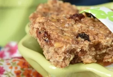 Льняные батончики с изюмом и корицей