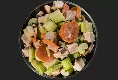 Салат из индейки, сельдерея и моркови
