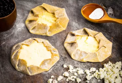 Карельские калитки с творогом и картофелем