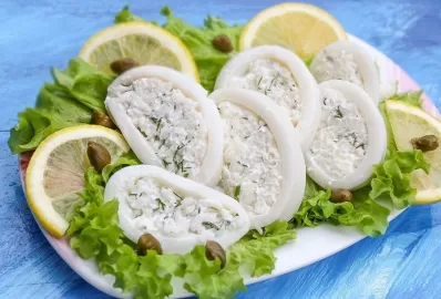 Диетический «Цезарь» с кальмарами