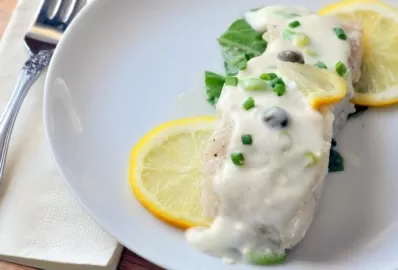 Карп с овощами в сметанном соусе