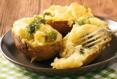 Фаршированный картофель с брокколи