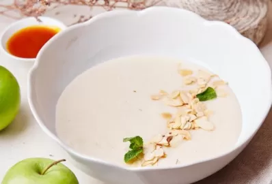 Манная каша с яблочным пюре в мультиварке