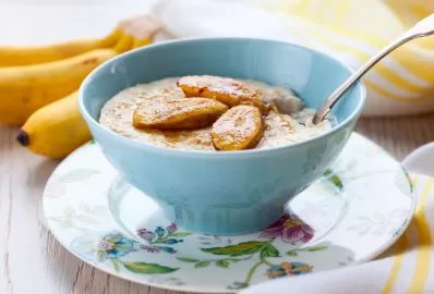 Рисовая каша с карамелизованными яблоками