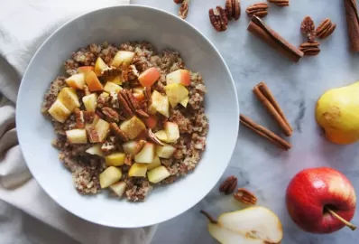 Киноа с яблоком и корицей