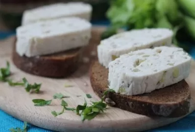 Куриная колбаса с сельдереем