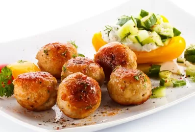 Греческие котлетки кефтедес в духовке