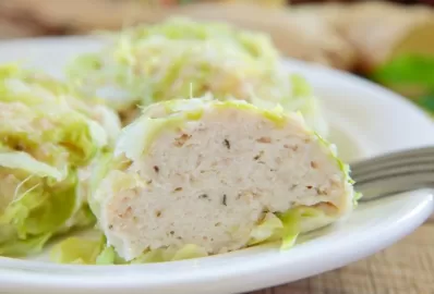 Куриные фрикадельки в панировке из капусты