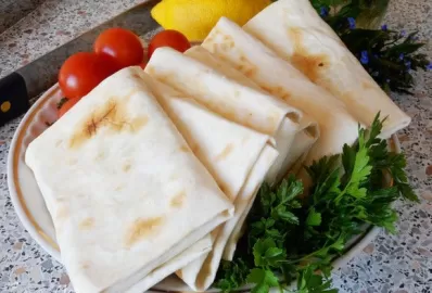 Татарский кыстыбый в армянском лаваше