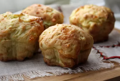 Рыбные кексы с кабачками