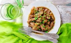 Меньше бургеров и стейков: красное мясо связано с дисбалансом сахара в крови и болезнями печени