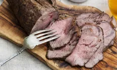 Исследование: Красное мясо опасно для людей с воспалением в кишечнике
