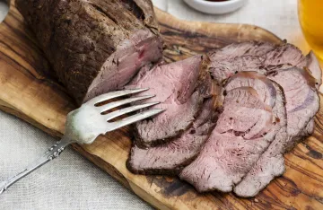 Исследование: Красное мясо опасно для людей с воспалением в кишечнике