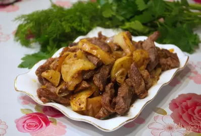 Тушеная с яблоками говядина