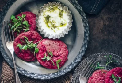 Свекольные оладушки с фетой