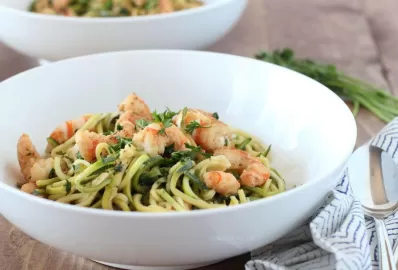 Паста из кабачков с креветками