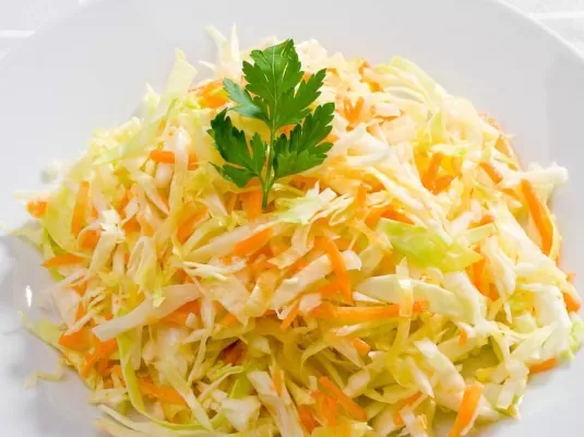 Стол №5. Свежий салат с пекинской капустой, яблоком и морковью - рецепт приготовления