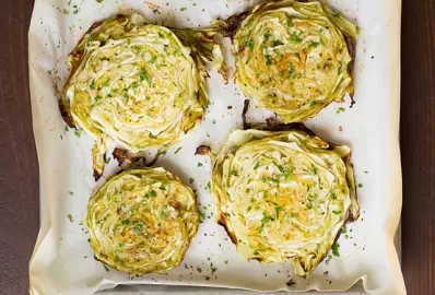 Запечённая пекинская капуста с митболами