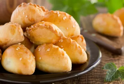 Бездрожжевые пирожки с картошкой и зеленью