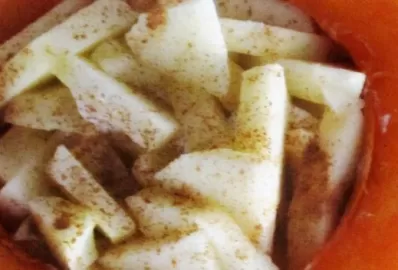 Тыква c творогом, изюмом и яблоками