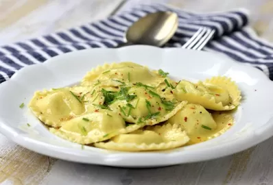 Равиоли с творогом и морской капустой