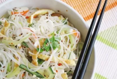 Рисовая лапша с огурцами