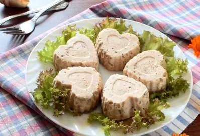 Рыбный паровой рулет с овощной начинкой