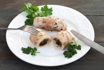 Рулетики из куриного филе с черносливом в духовке