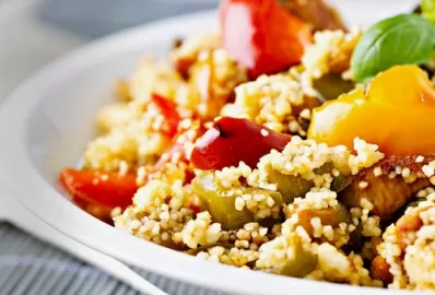 Тёплый салат с печёными овощами