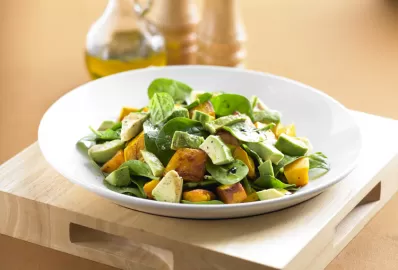 Салат с запеченной тыквой и авокадо