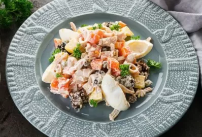 Кальмары с картофелем и гренками