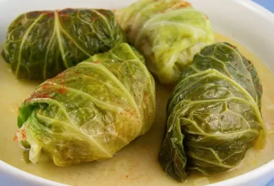 Лёгкие голубцы из индейки и савойской капусты