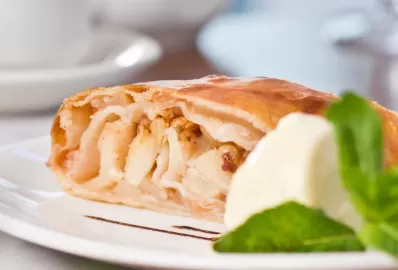 Быстрый яблочный штрудель из лаваша