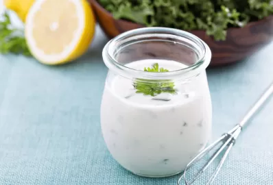 Нежный йогуртовый соус с сыром фета