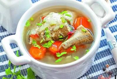 Легкий овощной суп с хеком