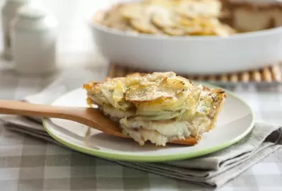 Рыба с картофелем и соусом из авокадо