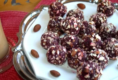 Свекольные конфеты с черносливом