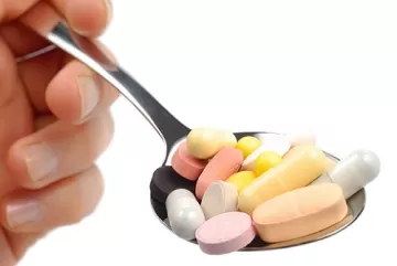 Приём парацетамола, антибиотиков, стероидов: последствия для печени