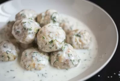 Запеченные тефтели в сливочном соусе